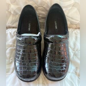 Cushionaire Women’s Slip Resistant Clogs